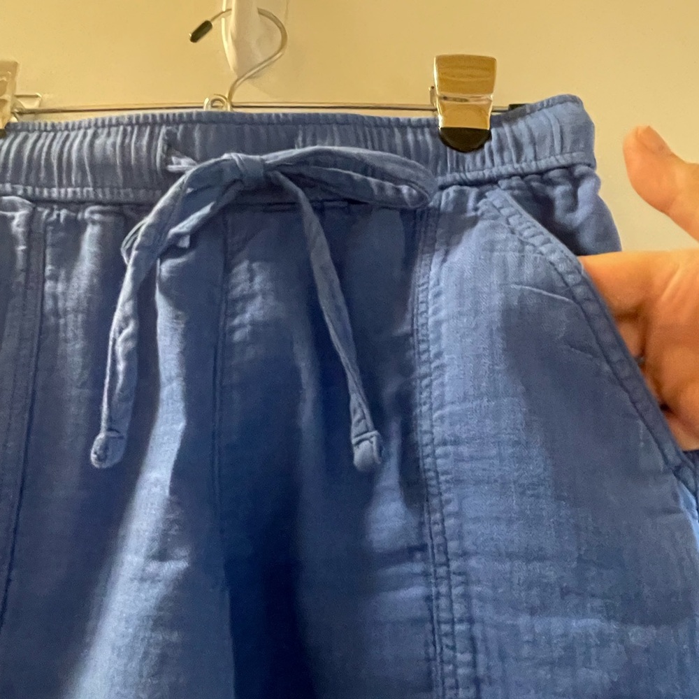 LOFT Blue Drawstring Crinkled Shorts / Size: XS - Picture 2 of 4